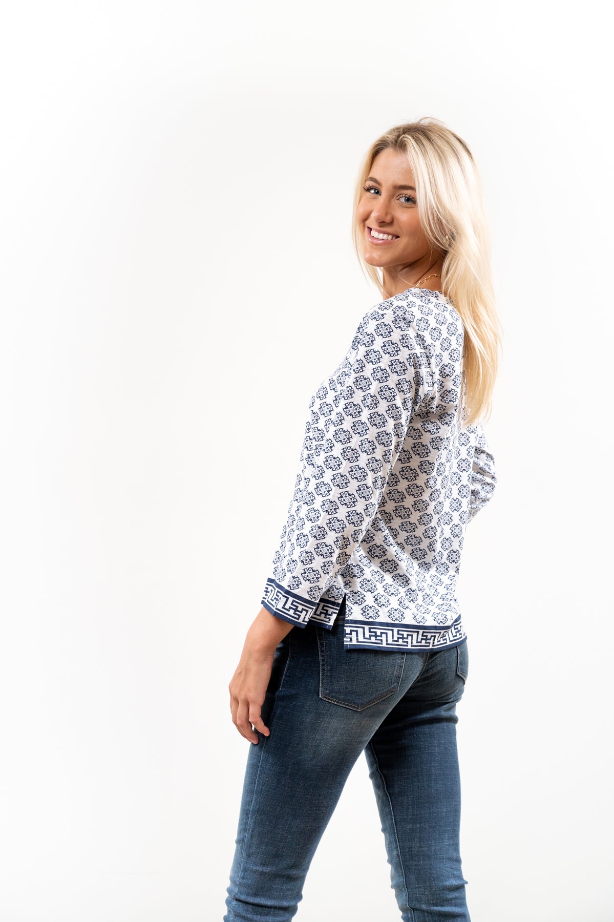 The Kylie 3/4 Sleeve Handblocked Tee Shirt in Navy and White – Liza Byrd